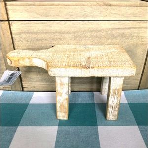 “CUTTING BOARD” SHAPED STAND